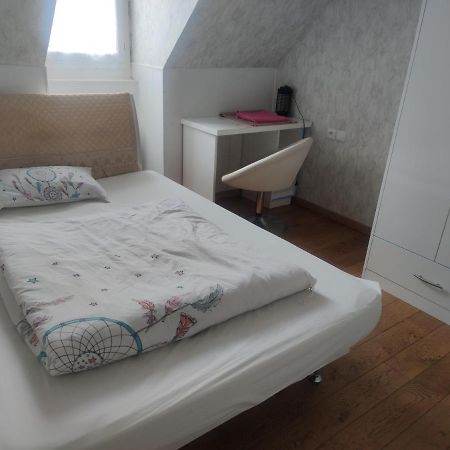 Chambre Privee A Bobigny -Salle De Bain Et Toilettes Sont Commune, -Pas De Cuisine Luaran gambar