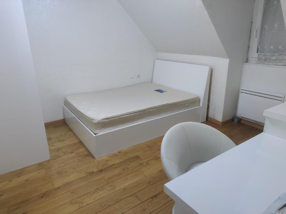 Chambre Privee A Bobigny -Salle De Bain Et Toilettes Sont Commune, -Pas De Cuisine Luaran gambar